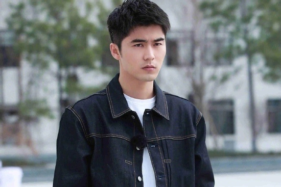 Nam diễn viên vẫn quảng bá phim vui vẻ dù đánh người gãy xương sườn