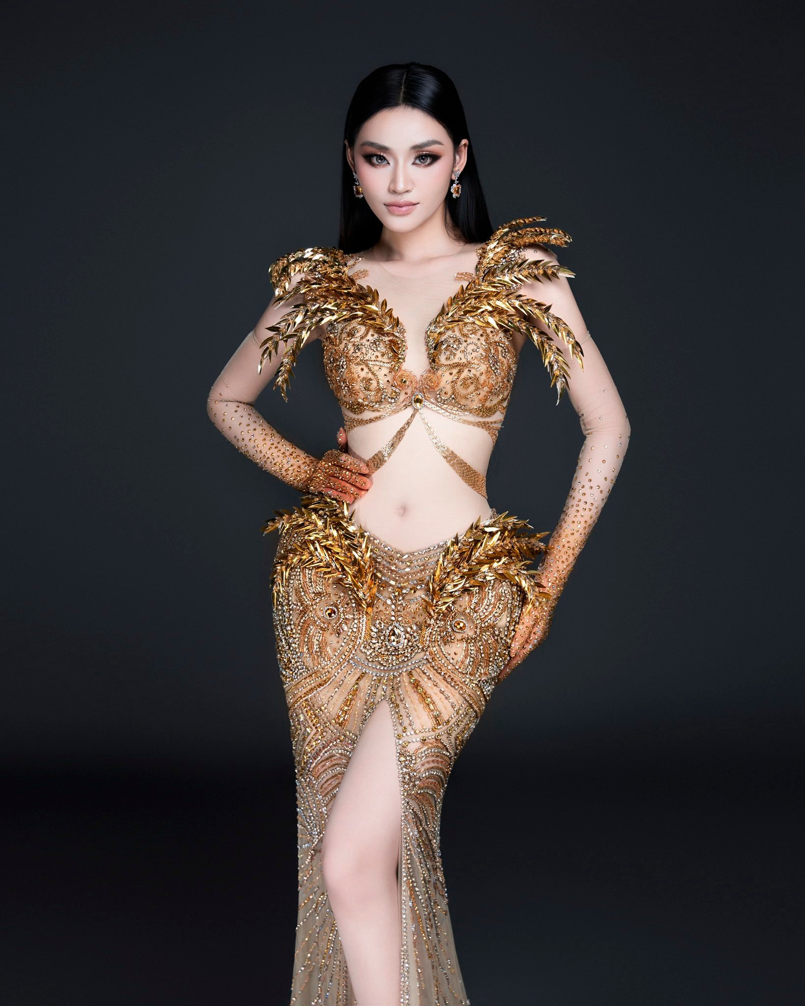 Bố mẹ Hoa hậu Yến Nhi lần đầu ra nước ngòai tiếp lửa Trước chung kết Miss Grand International 2025 - Ảnh 5.