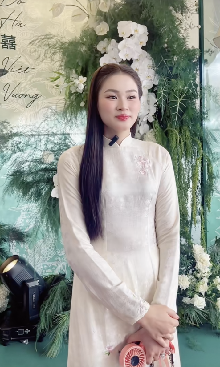 Chị gái của Đỗ Thị Hà lộ diện nhan sắc chẳng kém cô em gái hoa hậu