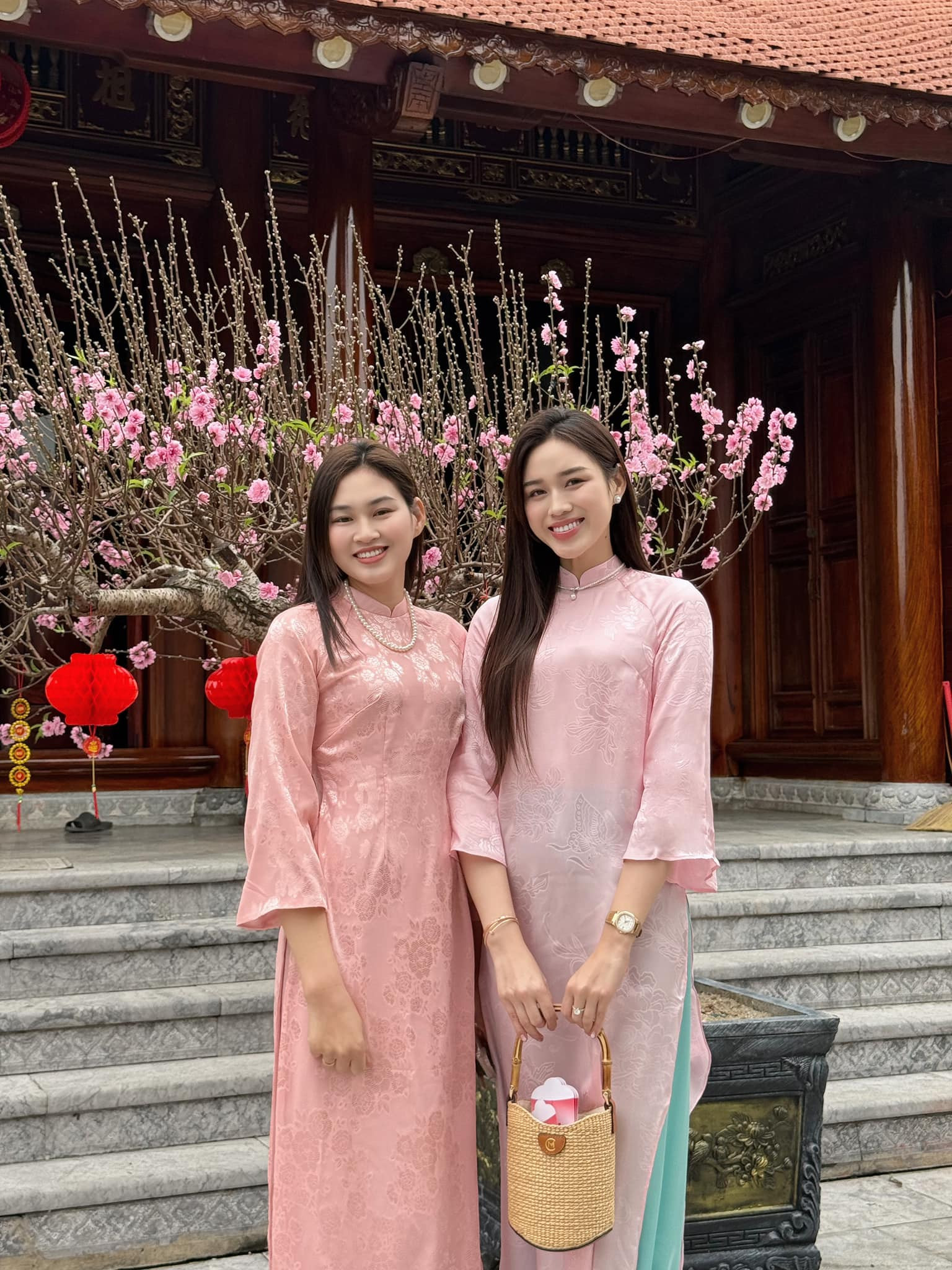 Chị gái của Đỗ Thị Hà lộ diện nhan sắc chẳng kém cô em gái hoa hậu