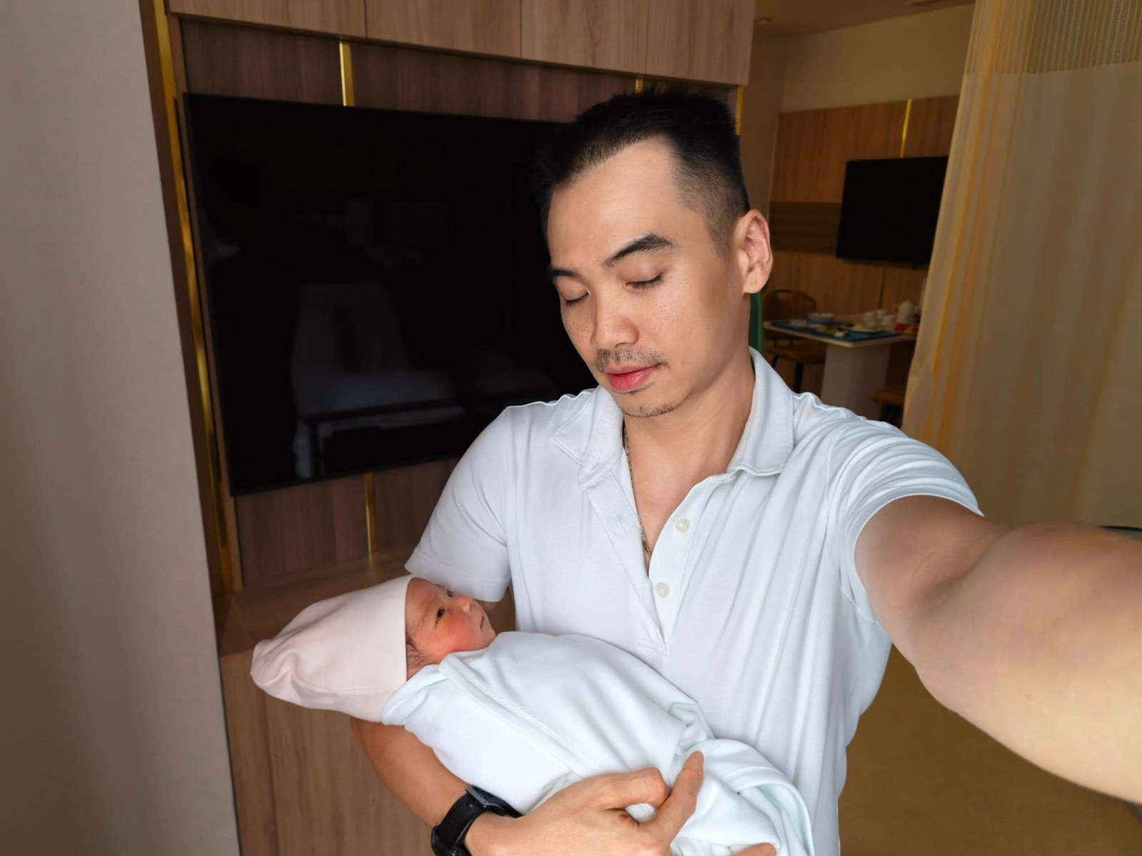 HHen Niê khoe con gái đầy tháng cư dân mạng nhận xét một điều