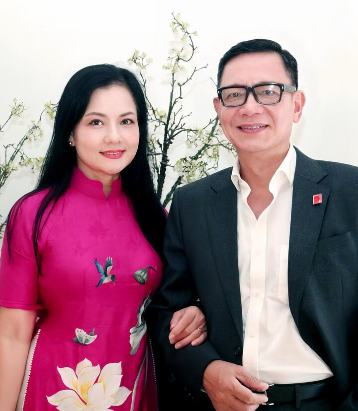 NSƯT Phạm Cường gây sốt với vẻ đẹp trai khiến khán giả trầm trồ - Ảnh 1.