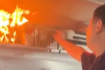 Pin lithium bốc cháy, máy bay Trung Quốc phải hạ cánh khẩn cấp