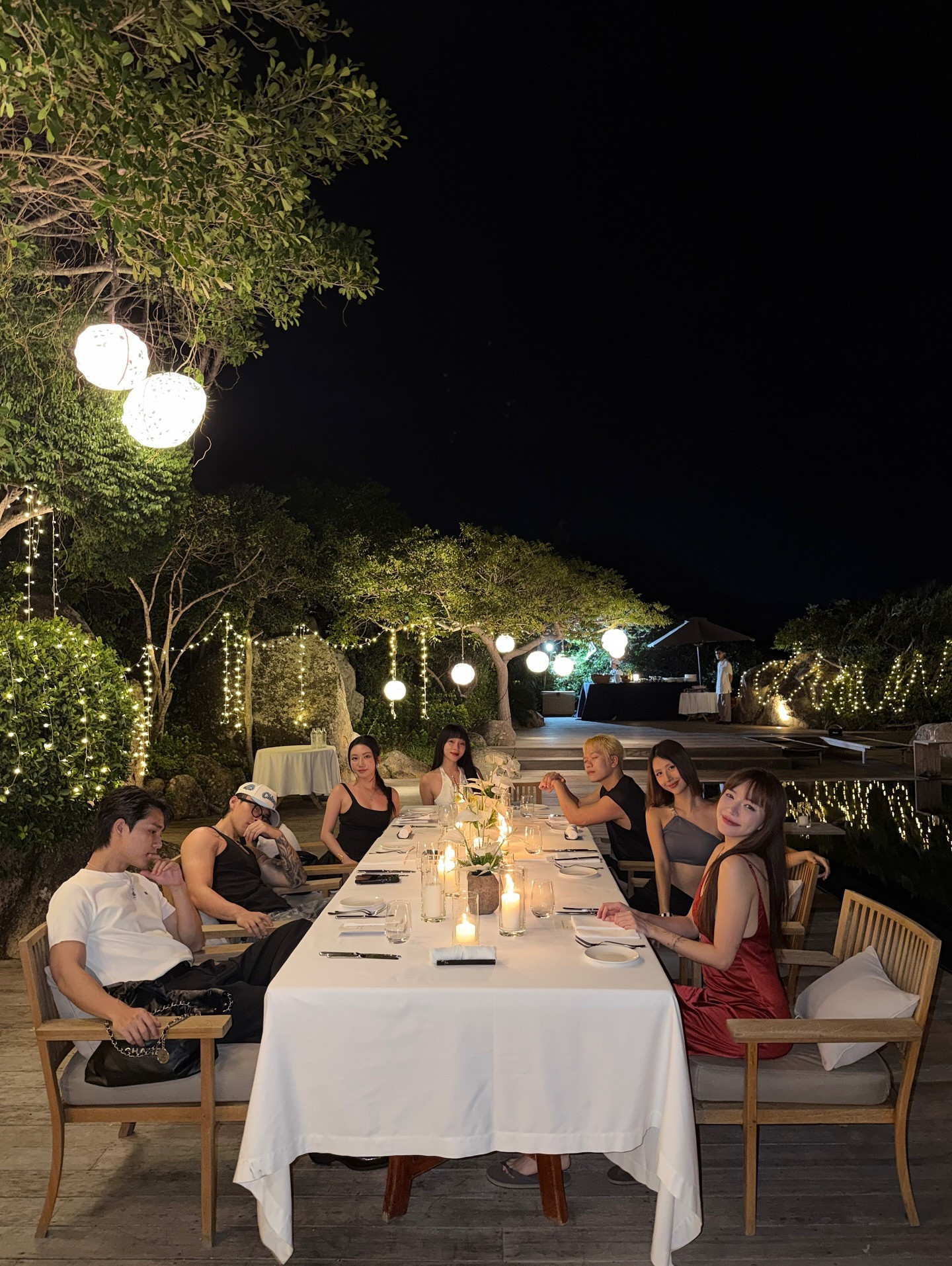 Tăng Duy Tân khoe ảnh bên Bích Phương ở resort xa xỉ nhất Việt Nam