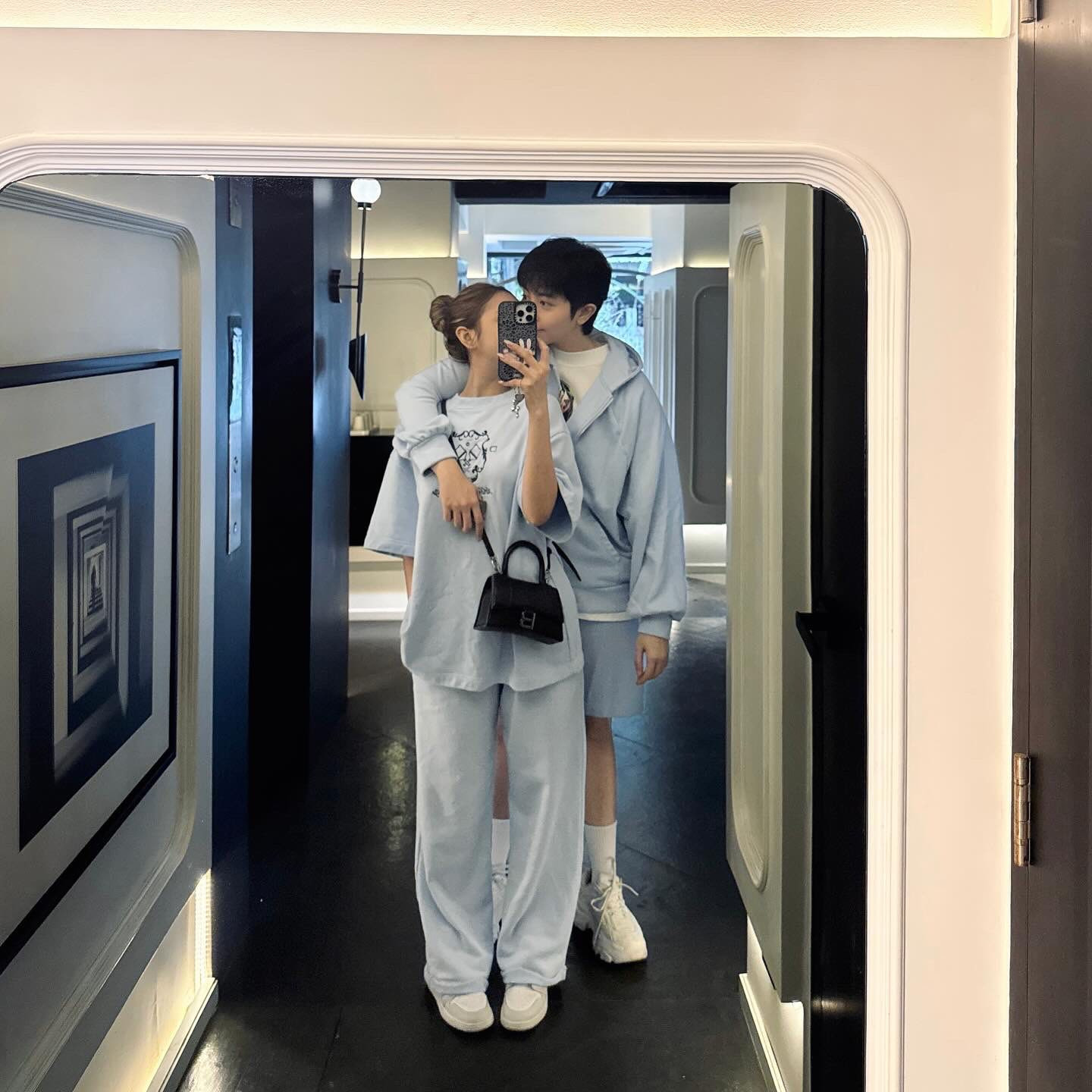 Giữa đêm Xoài Non tung ảnh bỏng mắt bên Gil Lê khiến cả MXH bàn tán