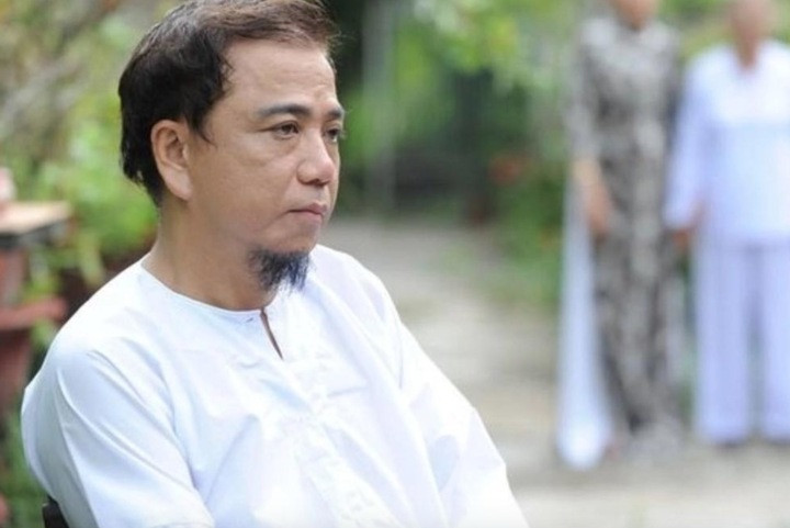 Hồng Tơ vướng vòng lao lý vì đam mê cờ bạc.