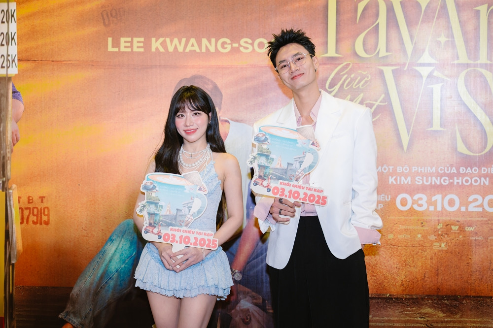 Hoàng Hà tay trong tay cùng Lee Kwang Soo khiến khán giả hú hét vì quá đẹp đôi