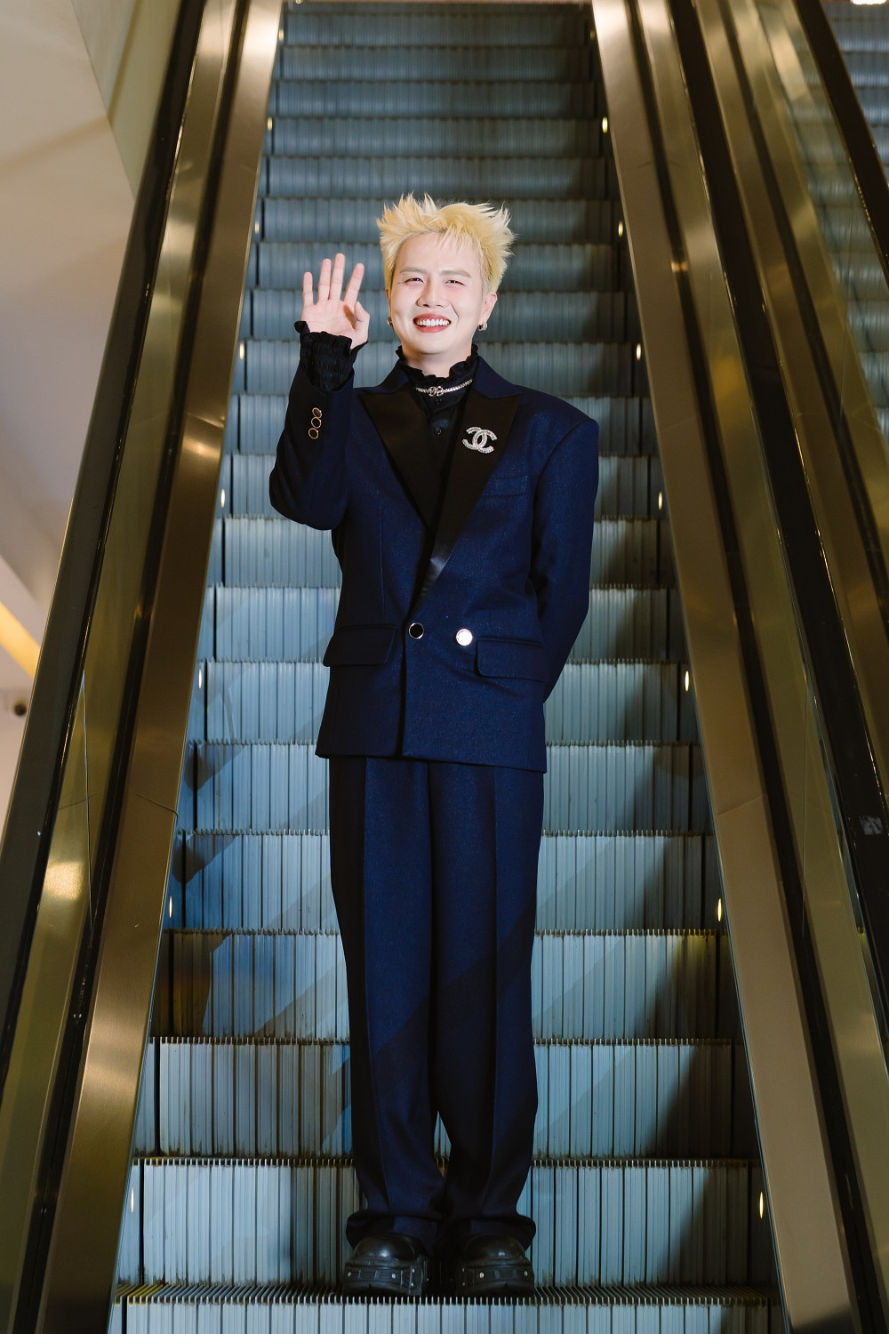 Hoàng Hà tay trong tay cùng Lee Kwang Soo khiến khán giả hú hét vì quá đẹp đôi