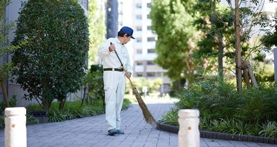 Kiếm hơn 5 tỷ đồng mỗi năm, người đàn ông U60 vẫn làm lao công ở chung cư