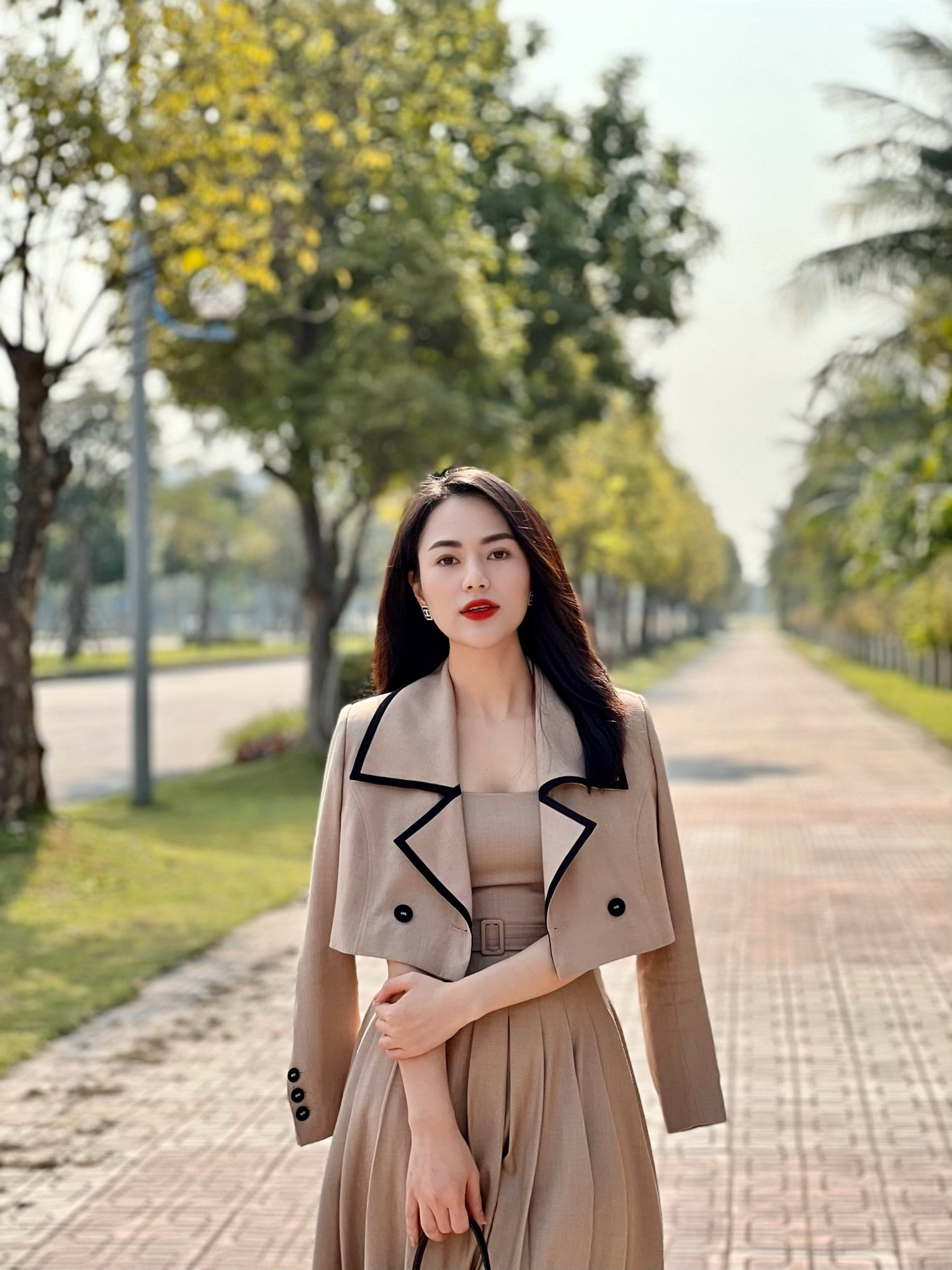 Mix đồ xuống phố mùa thu biến hoa như Việt Hoa 'gió ngang khoảng trời xanh' - Ảnh 13.