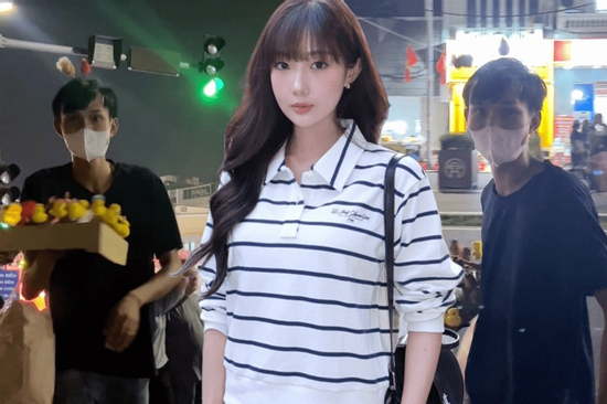 Cô gái bị người lạ tấn công, nhổ nước bọt ở Hồ Gươm, còn bị nói: 'Vì xinh nên mới bị thế'