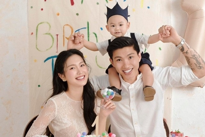 Doãn Hải My  Đoàn Văn Hậu xả ảnh kỉ niệm 2 năm ngày cưới đẹp như bìa tạp chí