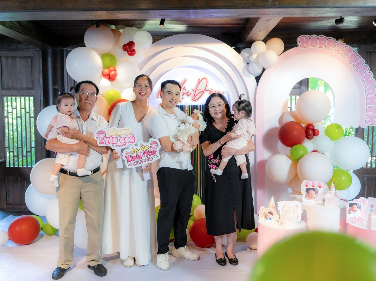 HHen Niê tiết lộ tên thật của ái nữ trong tiệc đầy tháng con gái theo họ mẹ