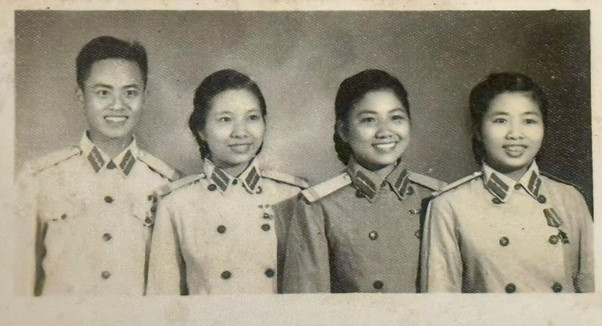 Loạt ảnh lần đầu công bố của Chi Pu bên bố mang hàm Đại tá gây sốt