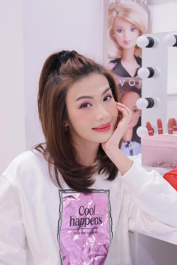 Giật mình mặt mộc cam thường của Luna Đào sau khi tẩy trang