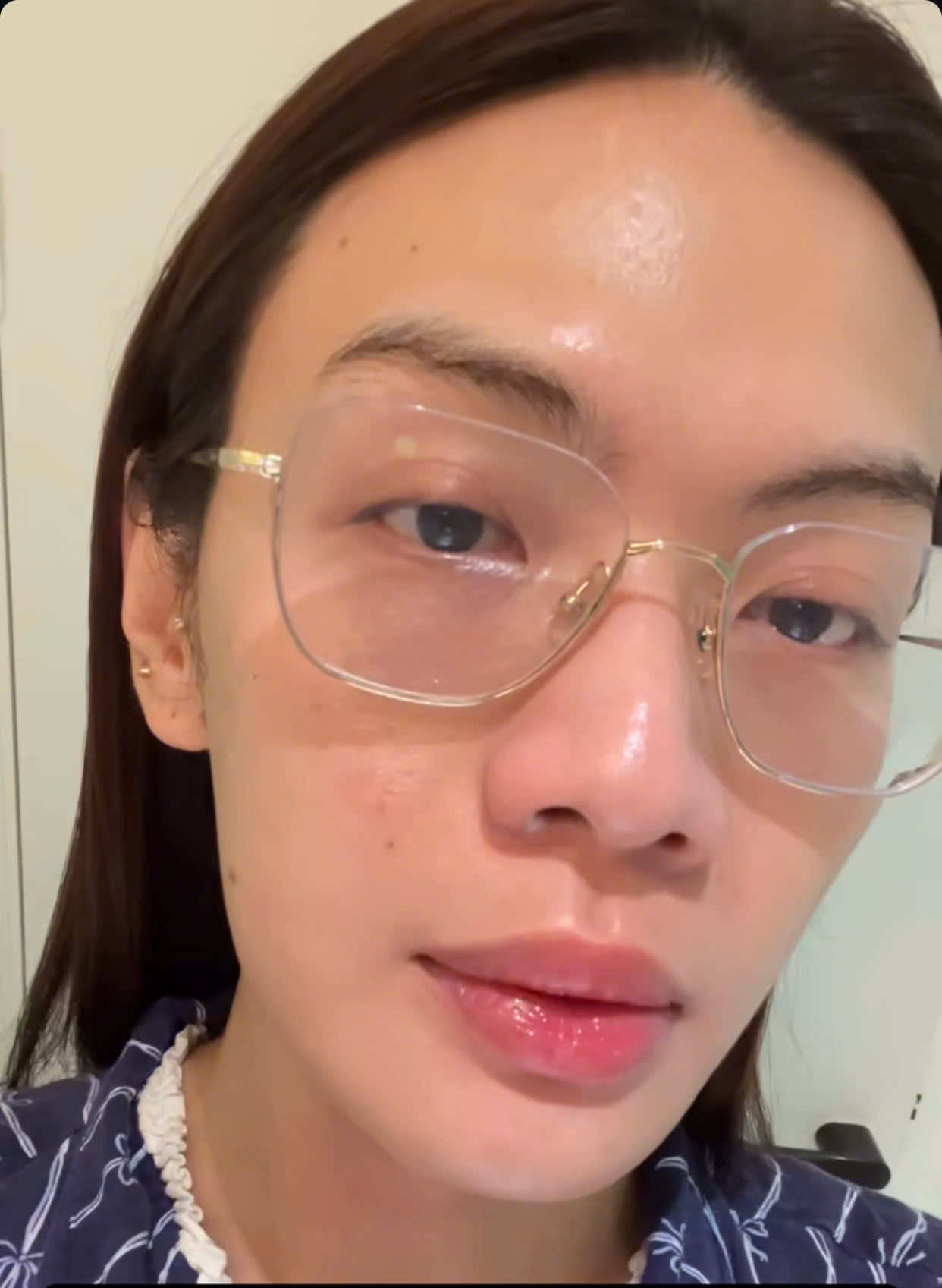 Giật mình mặt mộc cam thường của Luna Đào sau khi tẩy trang