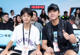 Đặng Siêu và con trai