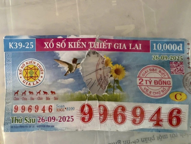 Vé trúng thưởng 2 tỷ đồng bị rách 2.jpg