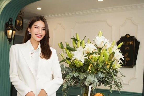 Chế Nguyễn Quỳnh Châu – 'nàng dâu hào môn' giản dị bậc nhất Vbiz