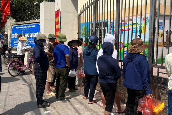 Chỉ đạo ‘nóng’ vụ hơn 180 học sinh nghỉ học khi thực phẩm có mùi vào bếp trường