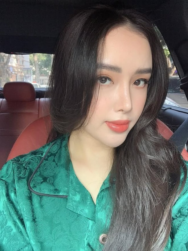 Em gái Mai Phương Thúy gây choáng khi tậu xếp hộp cực khủng