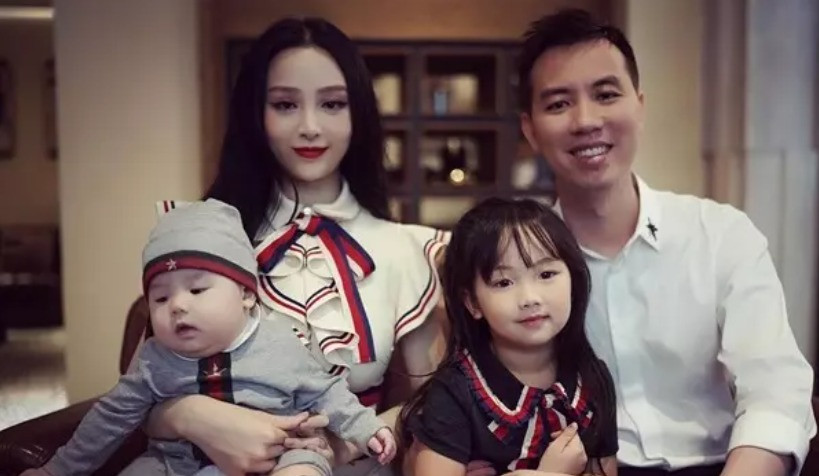 Huyền Baby hiếm hoi cho ông xã đại gia lên sóng ngày 2010