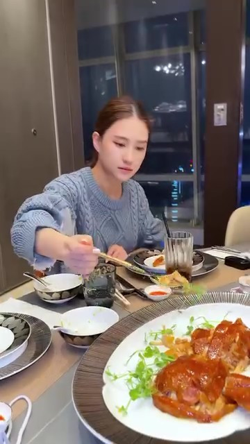 Bữa ăn 100 triệu của ái nữ tài phiệt Hà Siêu Liên- Ảnh 2.