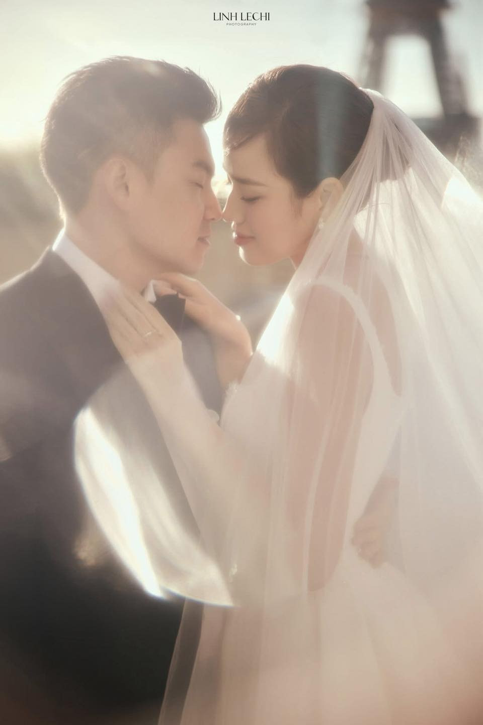 Cô dâu Đỗ Thị Hà rạng rỡ trong đám cưới bên ông xã doanh nhân Viết Vương