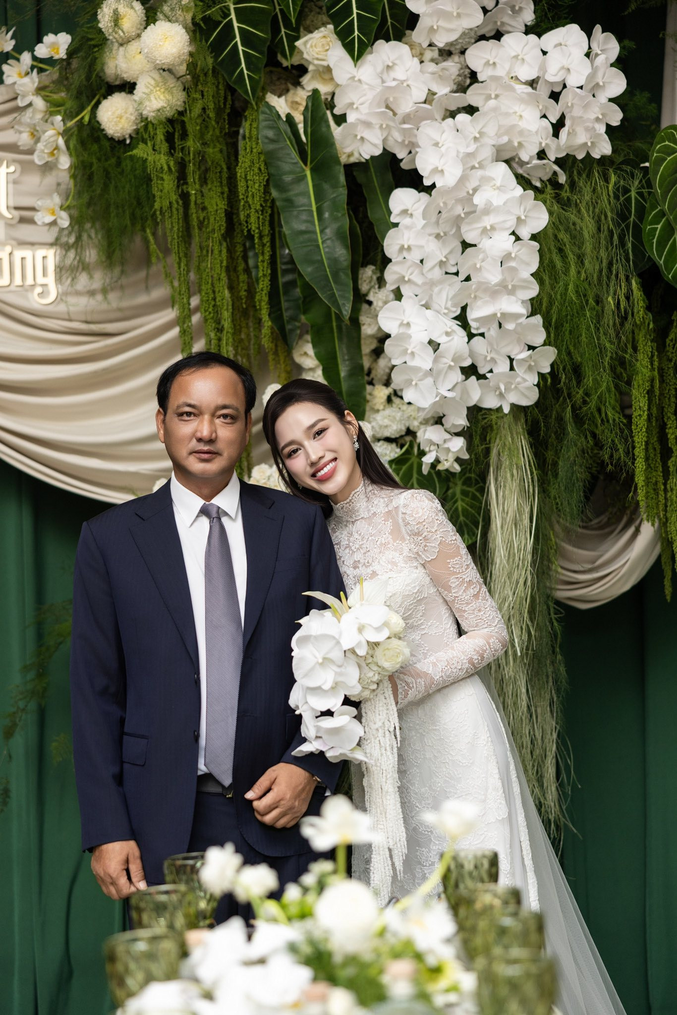 Diện mạo bố đẻ Hoa hậu Đỗ Thị Hà gây chú ý trong lễ rước dâu tại Thanh Hóa - Ảnh 4.