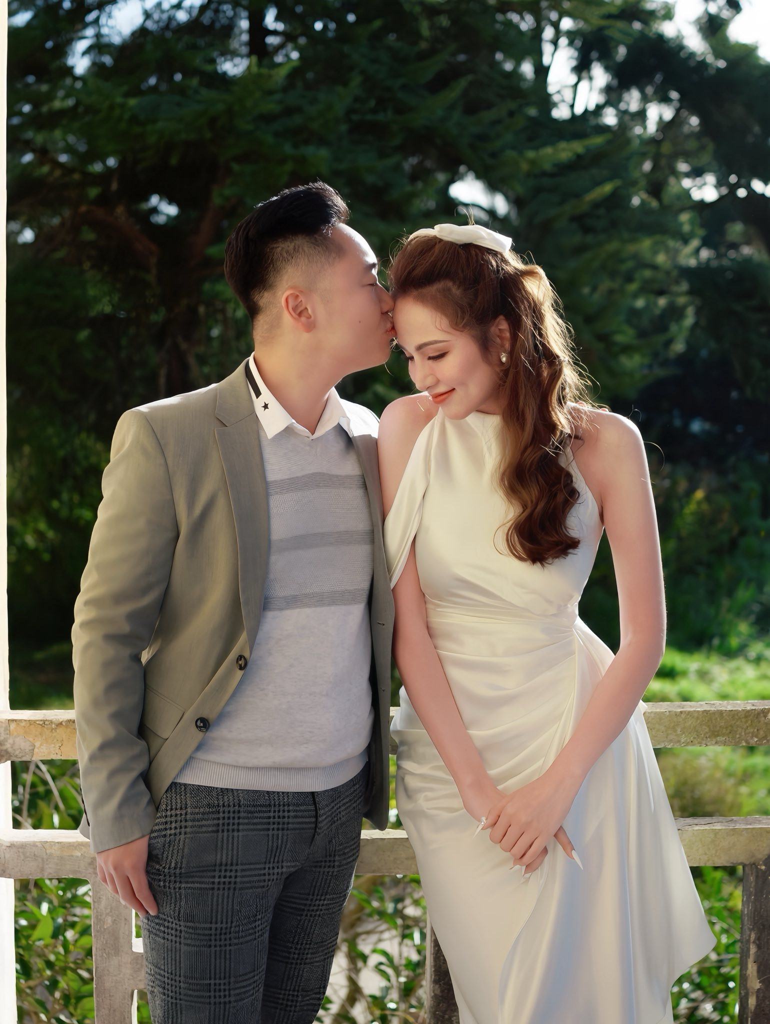 Hoa hậu đình đám Vbiz nhập viện cấp cứu khi đang mang thai