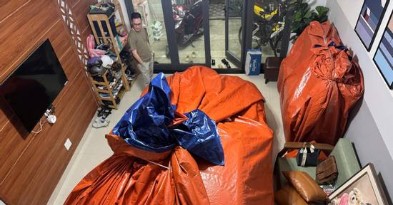 Muôn kiểu bảo vệ xế cưng trước giờ bão đổ bộ của chủ xe Đà Nẵng