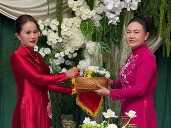 Mẹ chồng vừa làm một việc trong đám cưới, lộ rõ thái độ với HH Đỗ Thị Hà