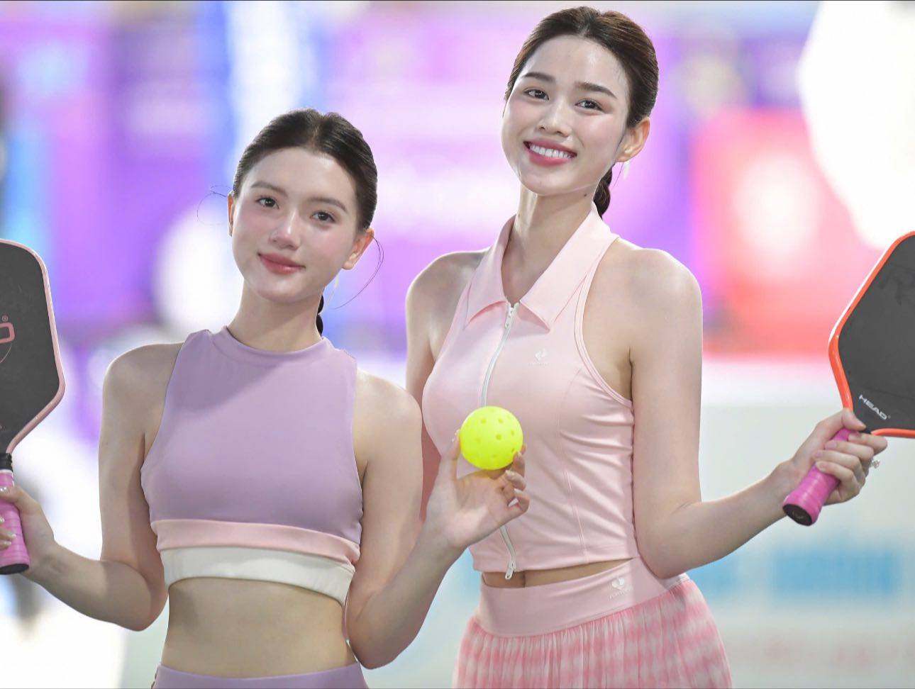 Chân dung phù dâu Hoàng Tú Quỳnh xách vali cho Đỗ Thị Hà trong Lễ vu quy - Ảnh 9.