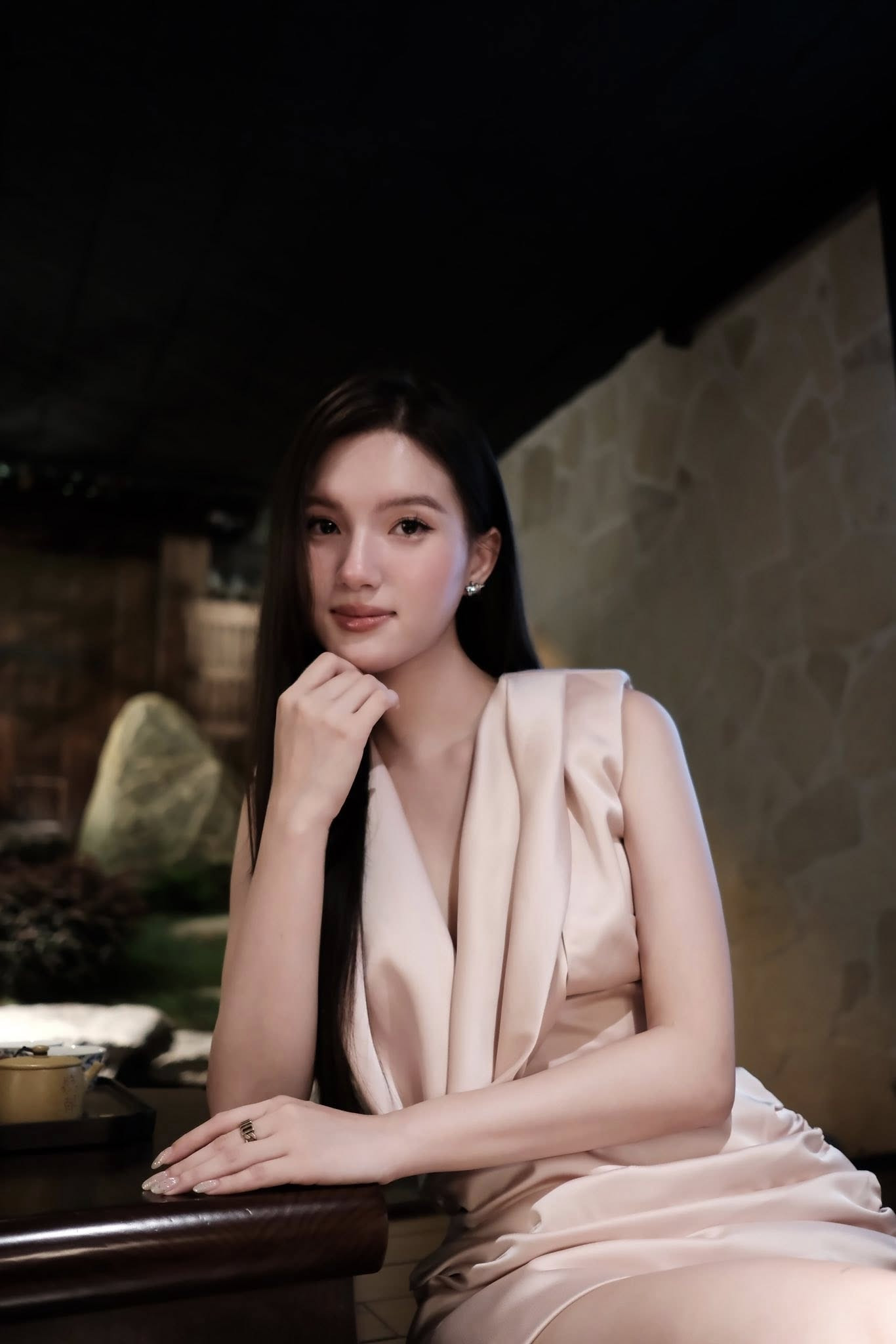 Chân dung phù dâu Hoàng Tú Quỳnh xách vali cho Đỗ Thị Hà trong Lễ vu quy - Ảnh 10.