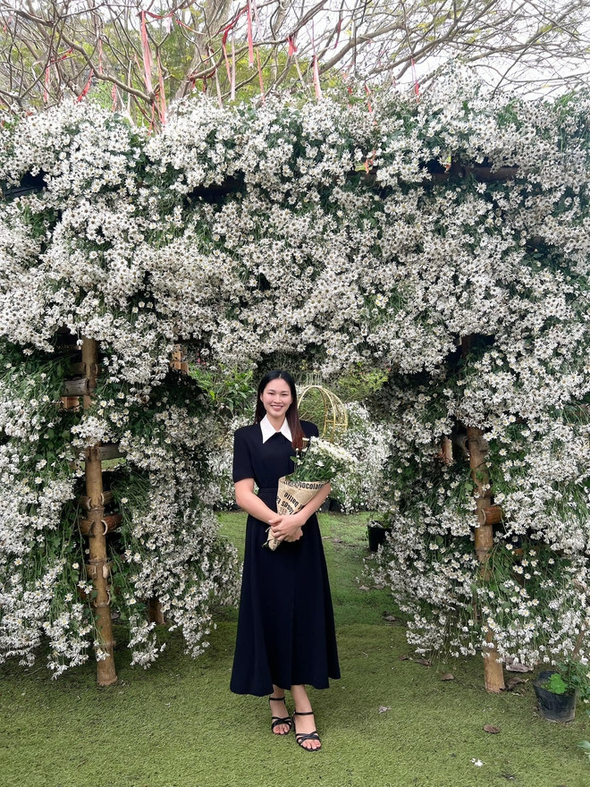 Chị ruột Đỗ Thị Hà hiếm hoi lộ diện giật sạch spotlight từ đám hỏi đến đám cưới em gái