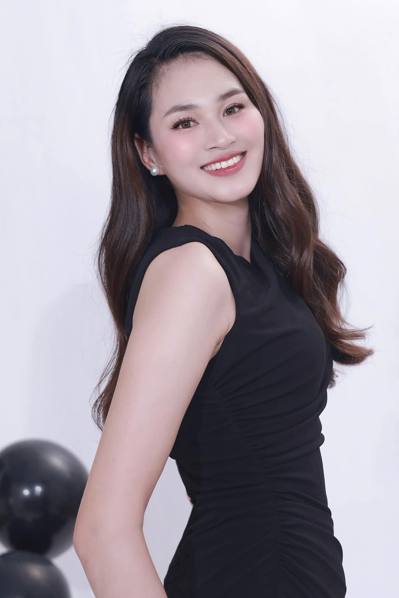 Chị ruột Đỗ Thị Hà hiếm hoi lộ diện giật sạch spotlight từ đám hỏi đến đám cưới em gái