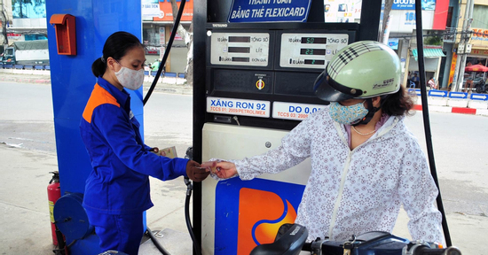 Giá xăng, dầu cùng nhau đi xuống