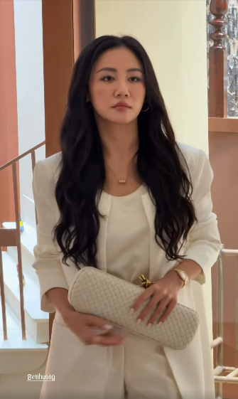 Văn Mai Hương gây lo lắng với hình thể ngày càng gầy gò tong teo