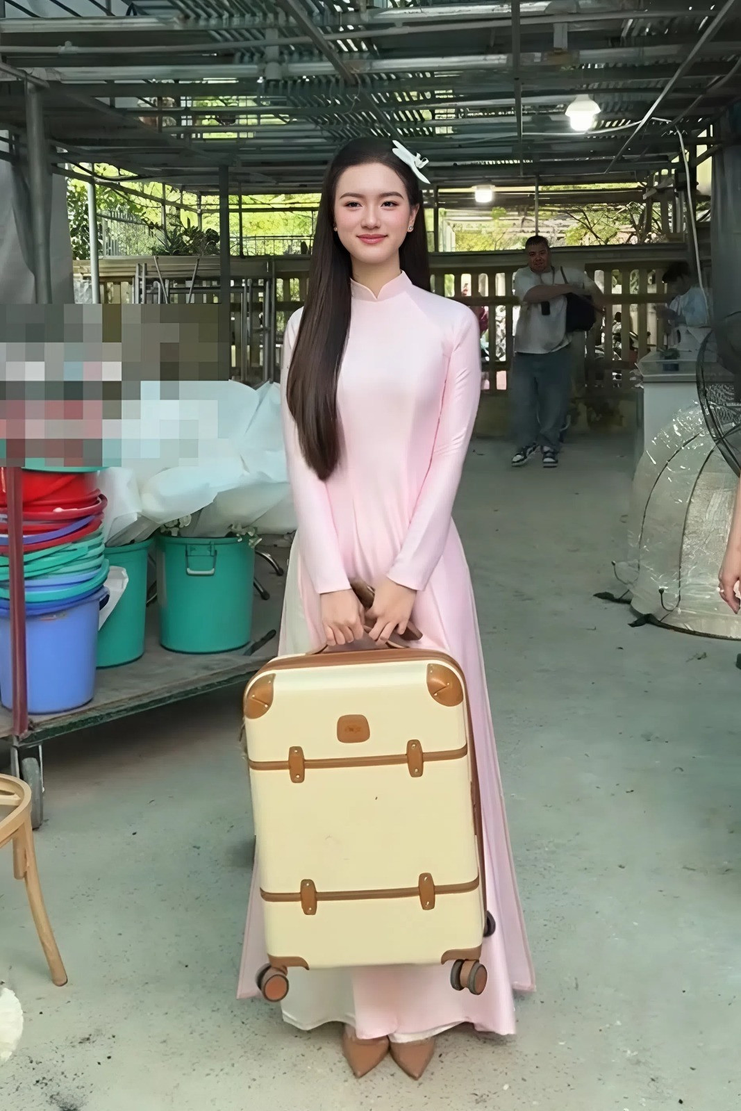 Khui xuất thân của cô gái xinh đẹp may mắn bắt được hoa cưới của Đỗ Thị Hà