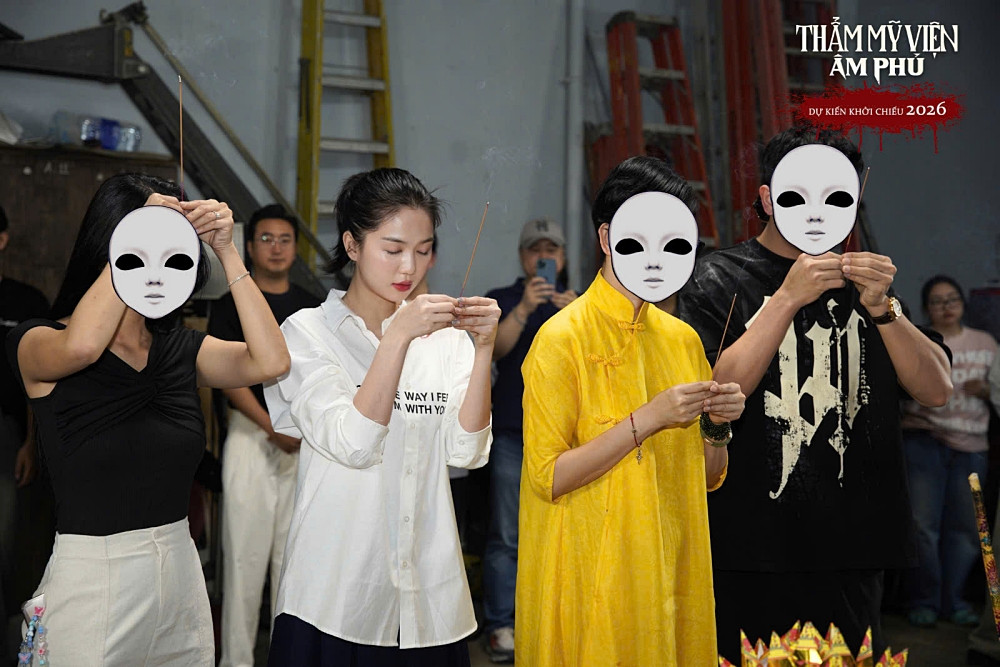 Ngọc Trinh gác toàn bộ công việc để đóng phim kinh dị