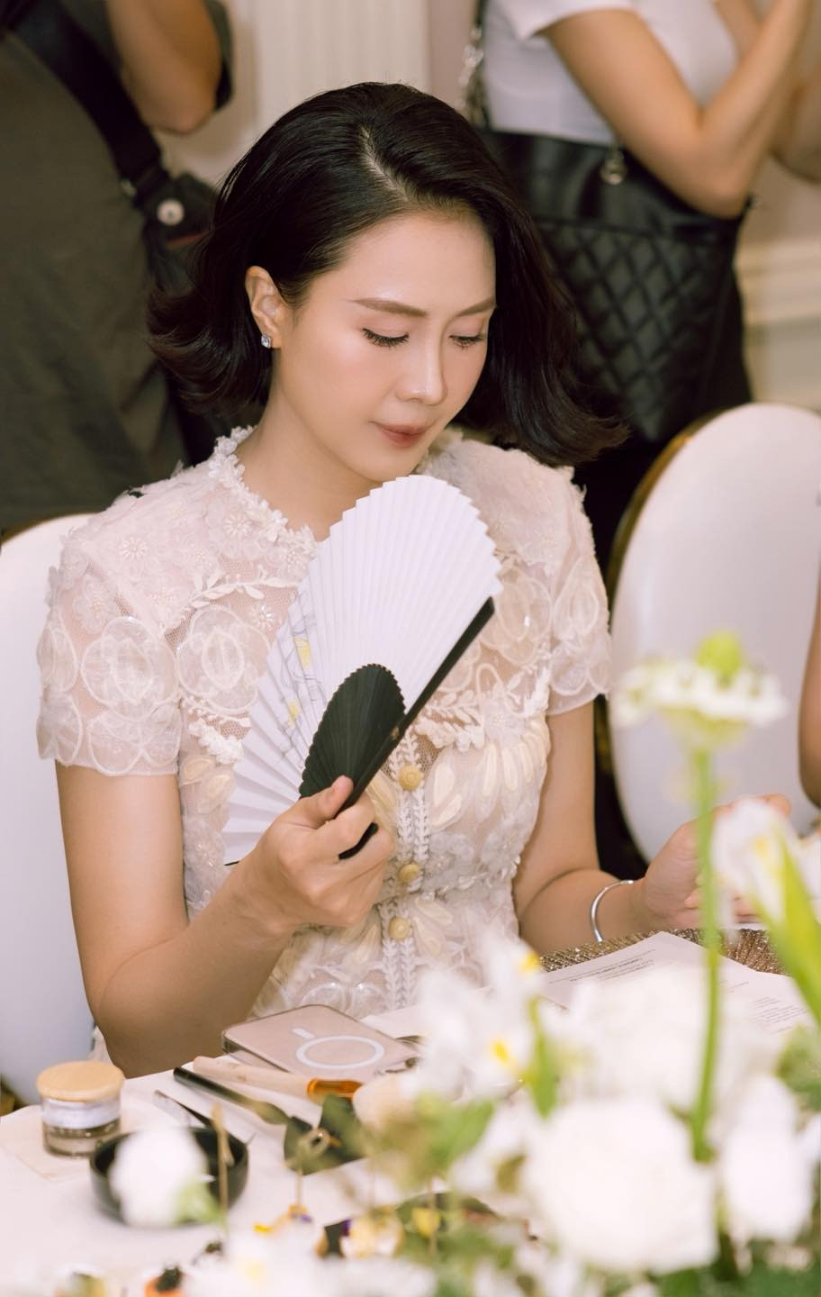 Nữ diên viên phim giờ vàng VTV: Qua 2 lần sinh nở, tuổi 42 nhan sắc lẫn style vẫn đẹp như nắng chiếu qua tim - Ảnh 8.