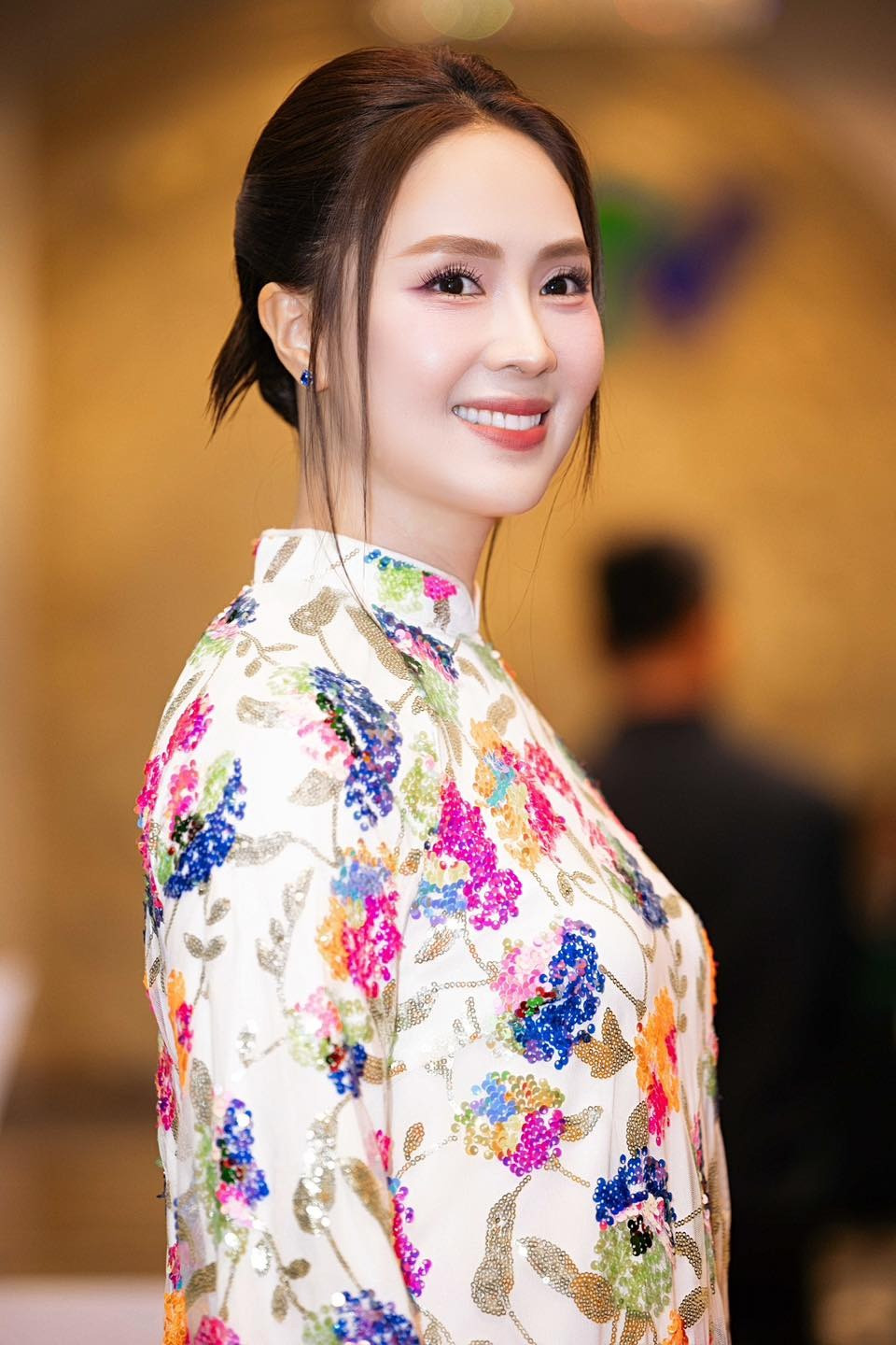 Nữ diên viên phim giờ vàng VTV: Qua 2 lần sinh nở, tuổi 42 nhan sắc lẫn style vẫn đẹp như nắng chiếu qua tim - Ảnh 1.