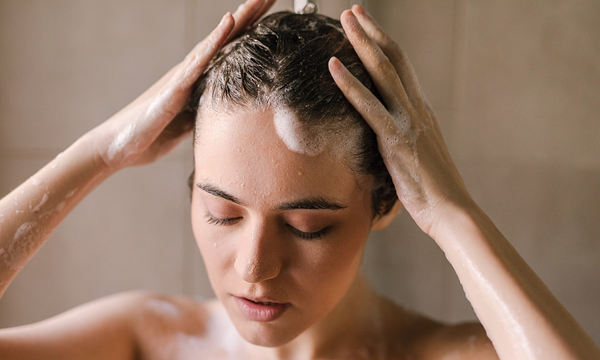 Tẩy tế bào chết da đầu đem lại lợi ích gì? - Ảnh 1.