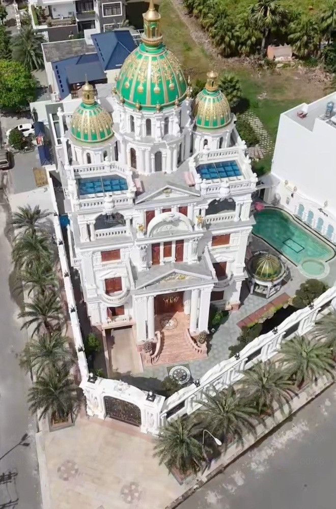 Thái độ gây sốc của Ngân Collagen khi bị người lạ rình rập quay lén ở biệt phủ 500 tỷ