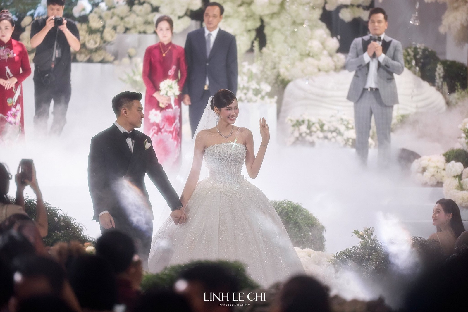 Trọn bộ ảnh cực nét đám cưới Đỗ Thị Hà xứng danh hôn lễ đẹp nhất Vbiz