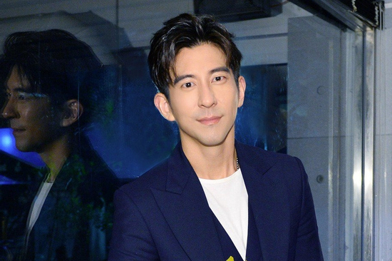 Án phạt cho nam nghệ sĩ bị bắt