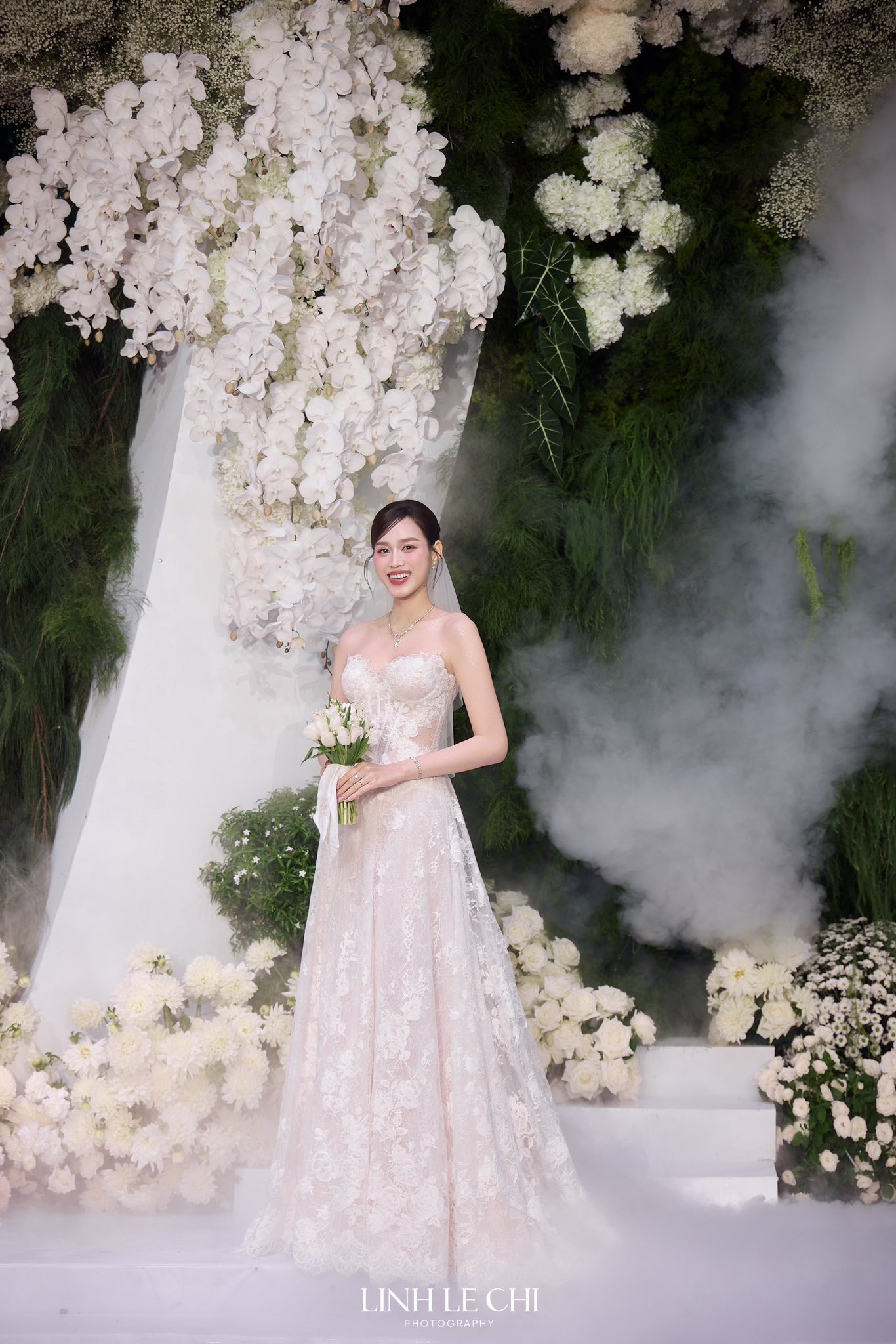 'Cô dâu nghìn tỷ' Đỗ Thị Hà khoe sắc trong 4 bộ váy cưới đẳng cấp, sang chảnh - Ảnh 8.