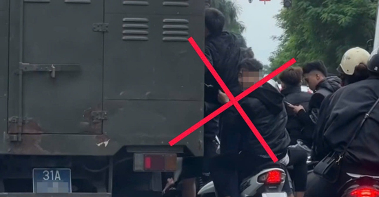 Công an xác minh nhóm thanh niên 'đầu trần' đi mô tô bám theo xe chở phạm nhân