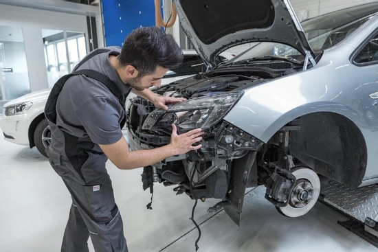 Đây là lý do vì sao chi phí thay đèn pha ô tô ngày càng đắt đỏ