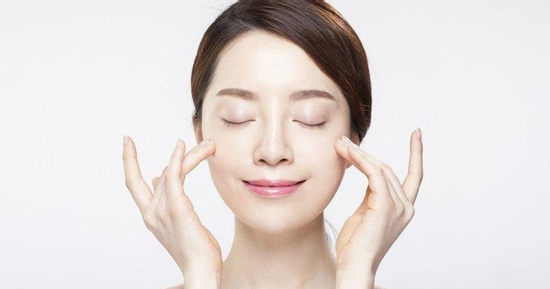 Làm đẹp bằng nước đá: Lợi ích và rủi ro cần lưu ý cho làn da